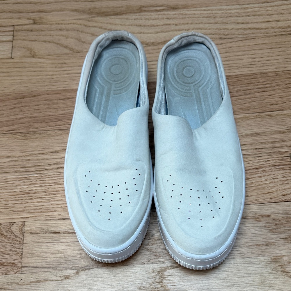 Nike Slip-On Sneakers Cream